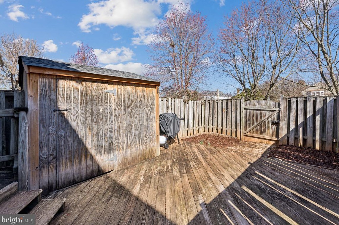 10 Southall Ct, Dulles VA  20165-5742 exterior