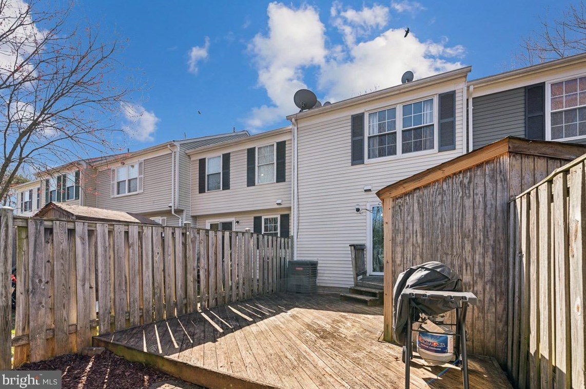 10 Southall Ct, Dulles VA  20165-5742 exterior