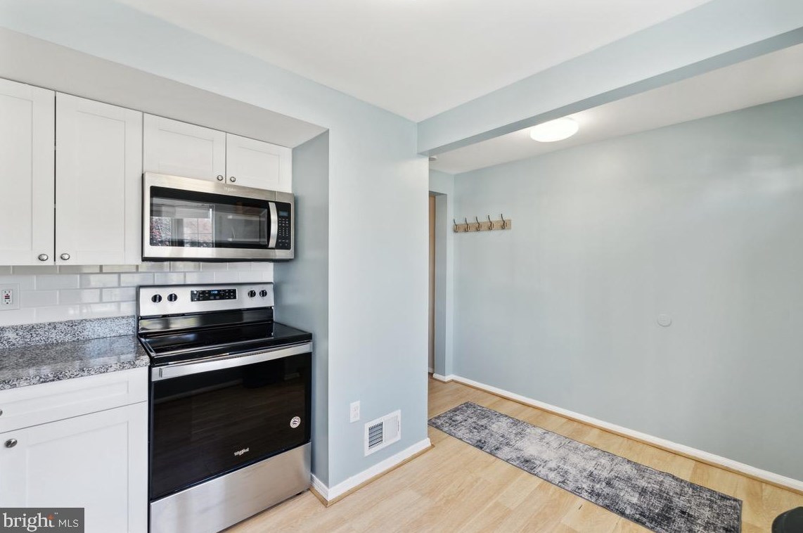 10 Southall Ct, Dulles VA  20165-5742 exterior