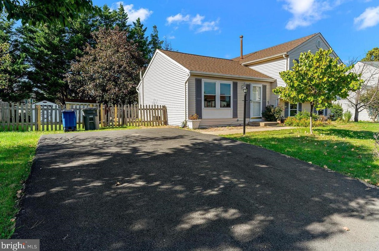 223 Laura Anne Ct, Dulles, VA 20164