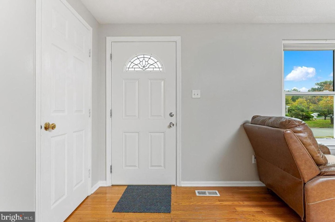 223 Laura Anne Ct, Dulles VA  20164-1921 exterior