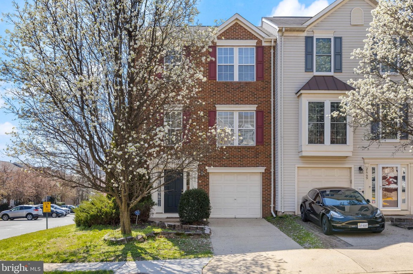 21801 Willesden Junction Ter, Dulles VA  20166-9274 exterior