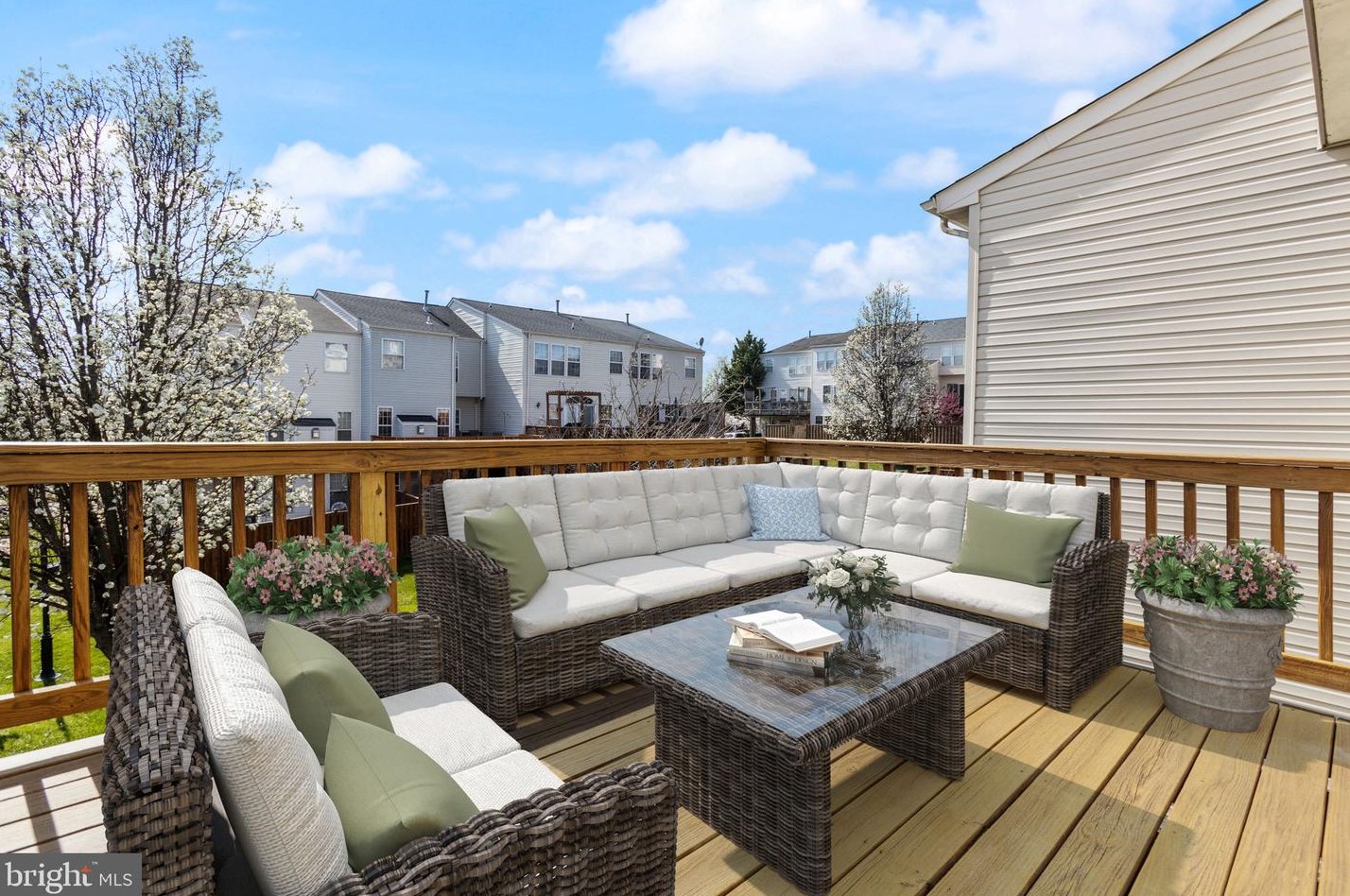 21801 Willesden Jct Ter, Dulles VA  20166-9275 exterior