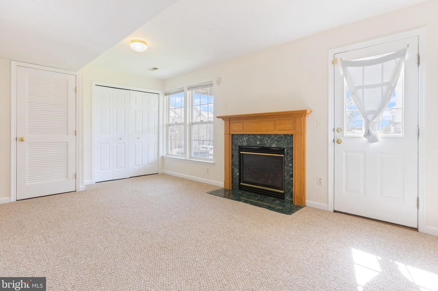 21801 Willesden Jct Ter, Dulles VA  20166-9275 exterior