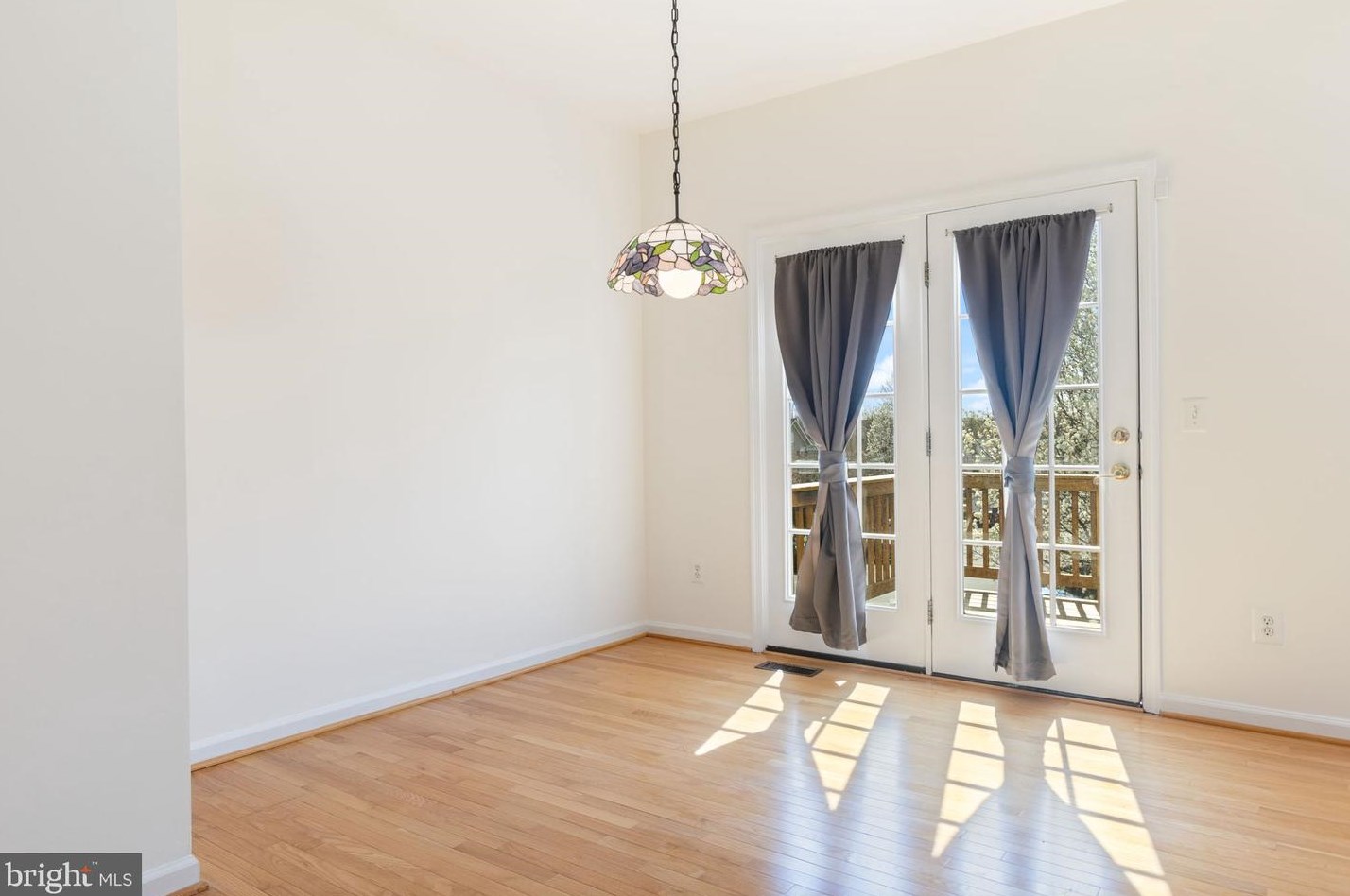 21801 Willesden Jct Ter, Dulles VA  20166-9275 exterior