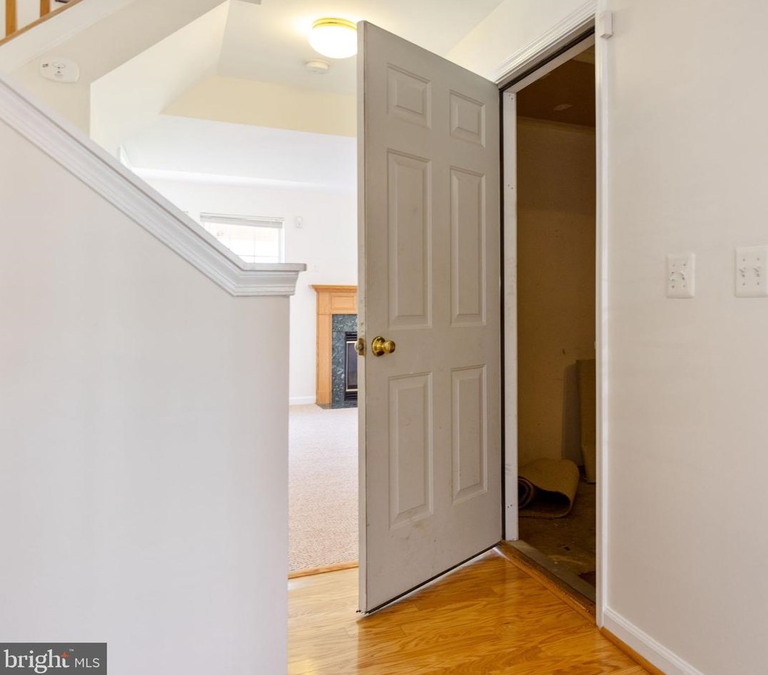 21801 Willesden Jct Ter, Dulles VA  20166-9275 exterior