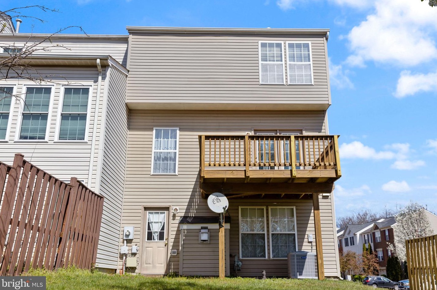 21801 Willesden Jct Ter, Dulles VA  20166-9275 exterior