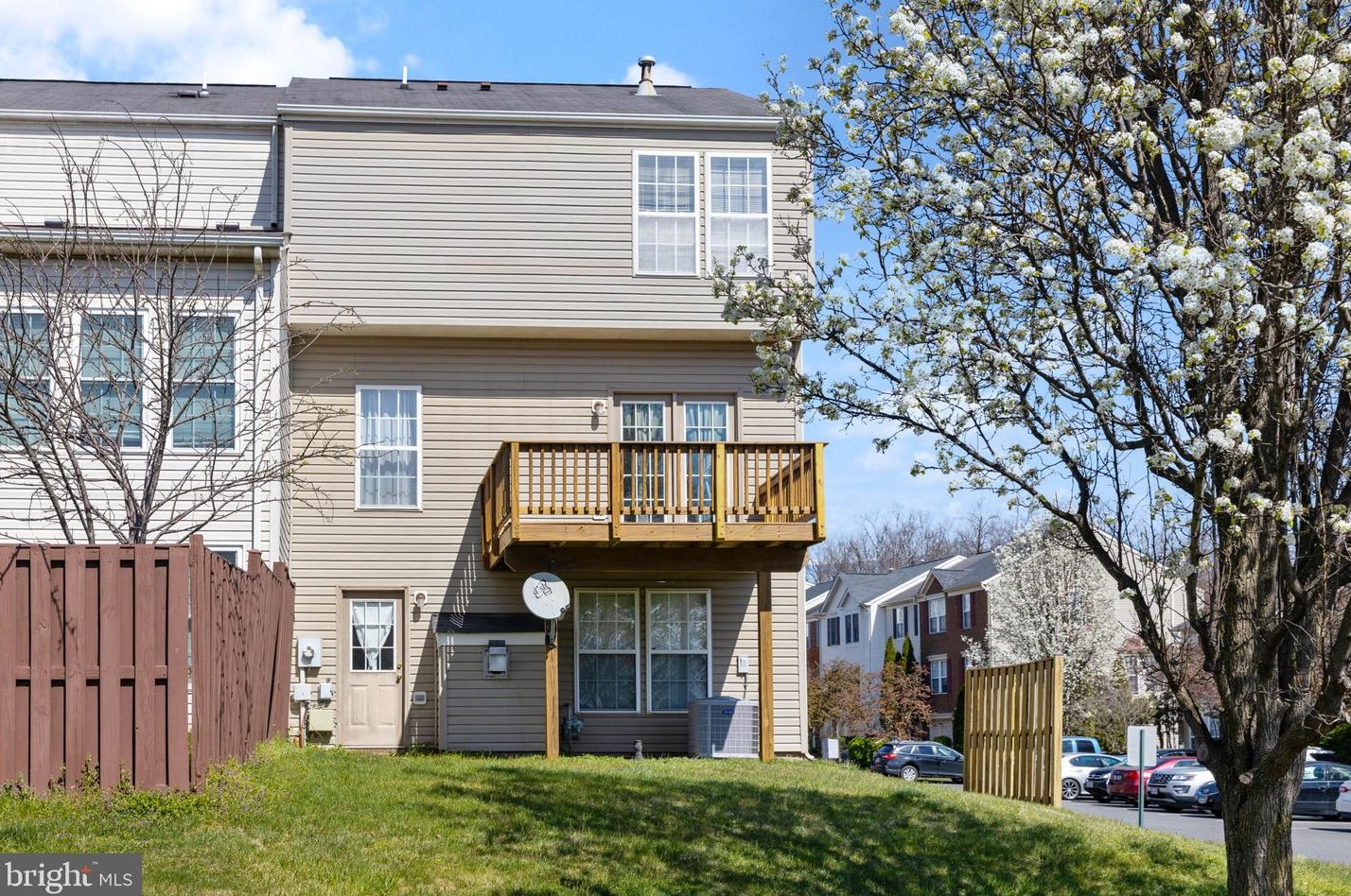 21801 Willesden Jct Ter, Dulles VA  20166-9275 exterior