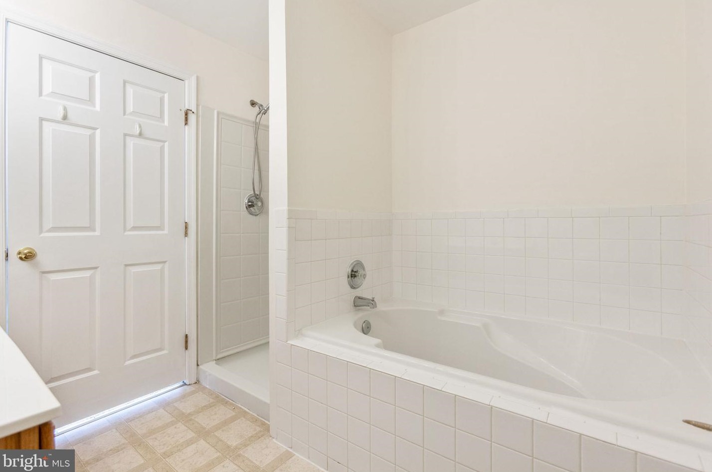 21801 Willesden Jct Ter, Dulles VA  20166-9275 exterior