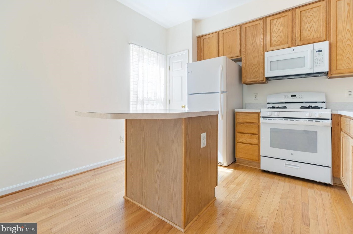 21801 Willesden Jct Ter, Dulles VA  20166-9275 exterior