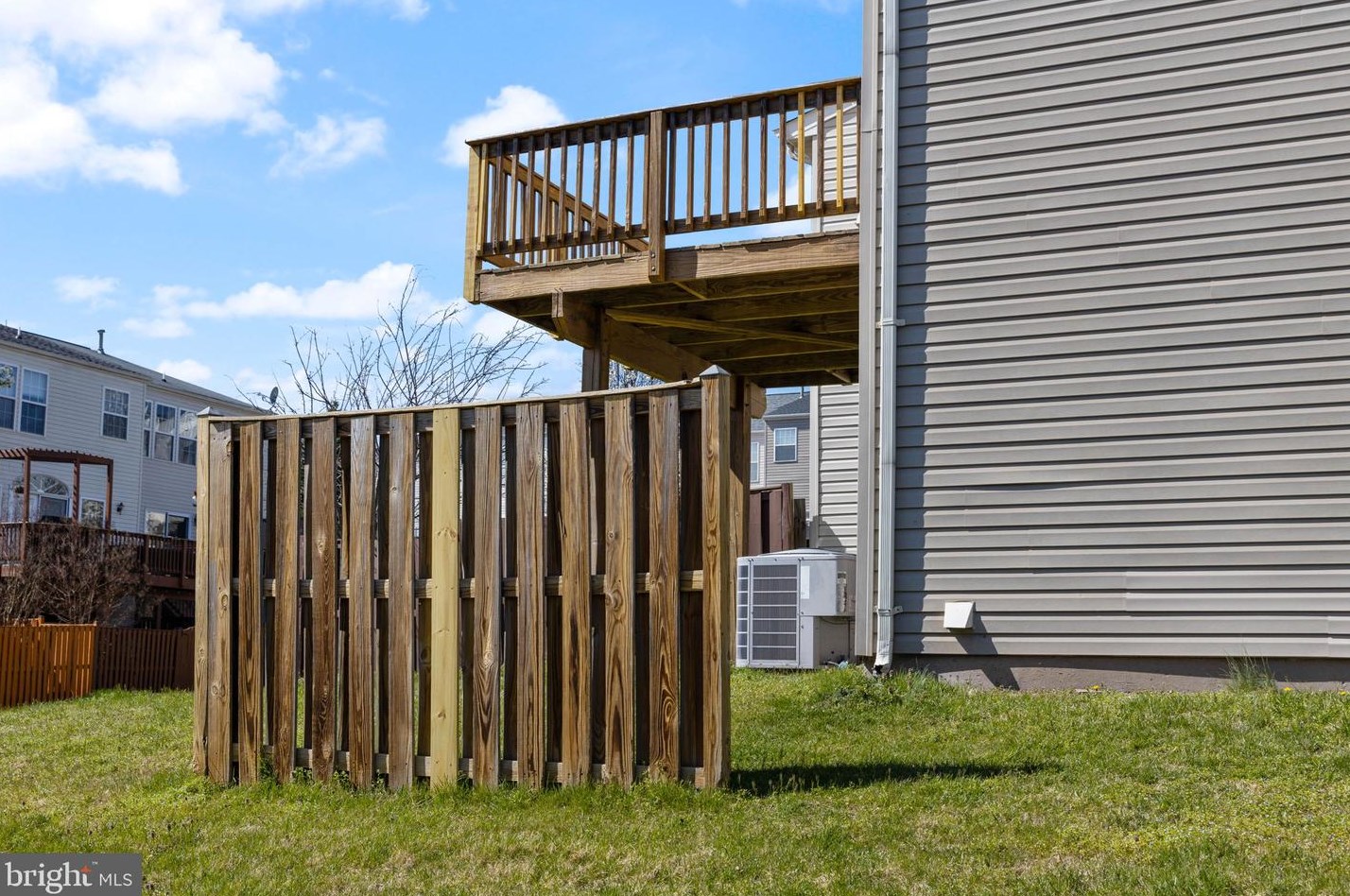 21801 Willesden Jct Ter, Dulles VA  20166-9275 exterior