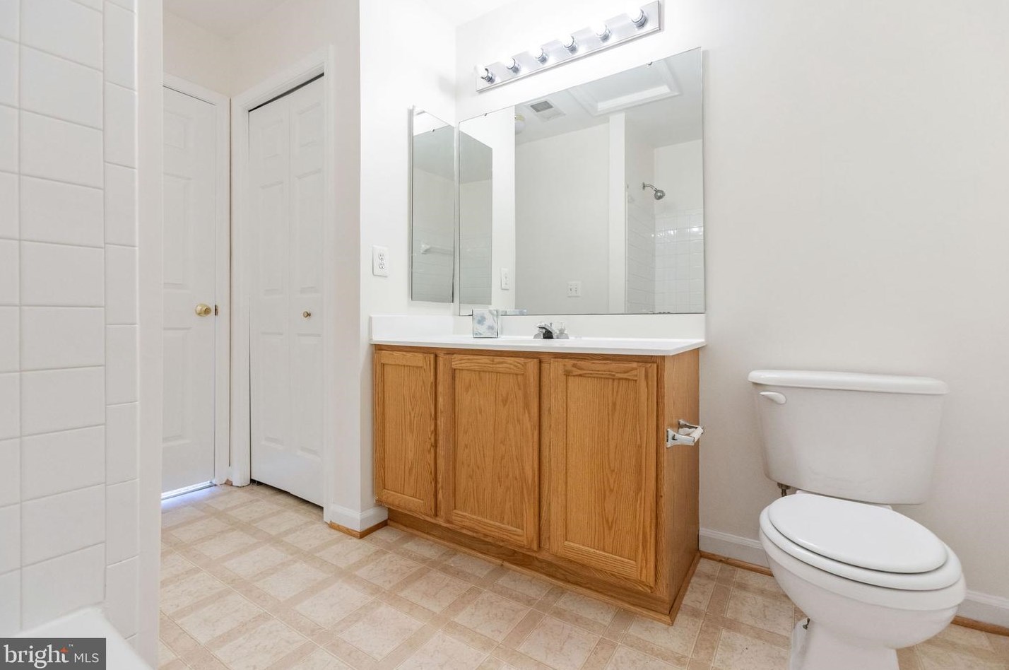 21801 Willesden Jct Ter, Dulles VA  20166-9275 exterior