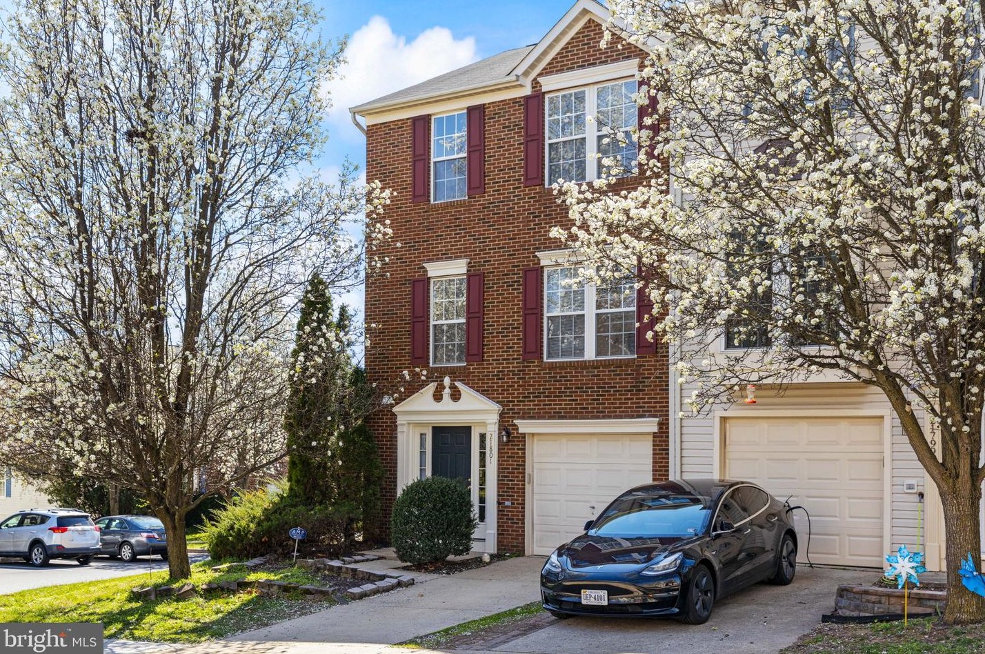 21801 Willesden Junction Ter, Dulles, VA 20166-9274