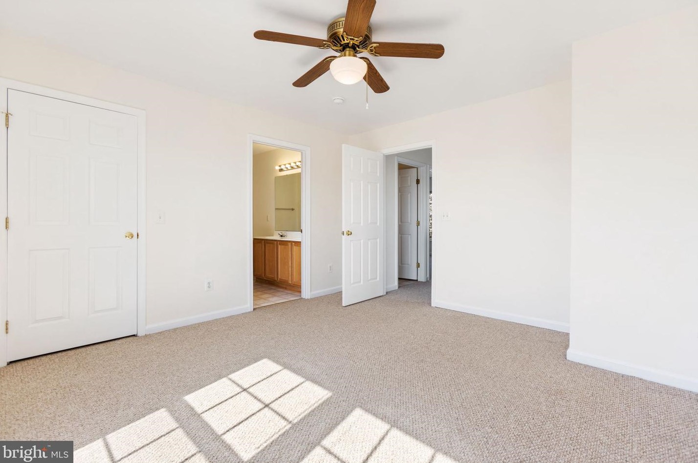 21801 Willesden Jct Ter, Dulles VA  20166-9275 exterior