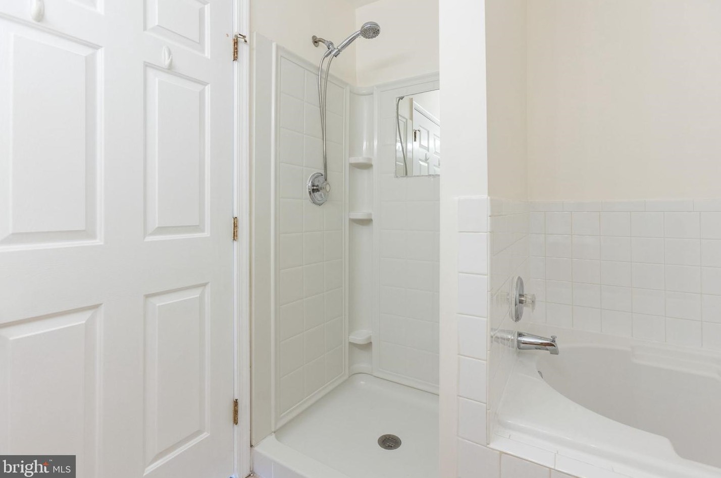 21801 Willesden Jct Ter, Dulles VA  20166-9275 exterior