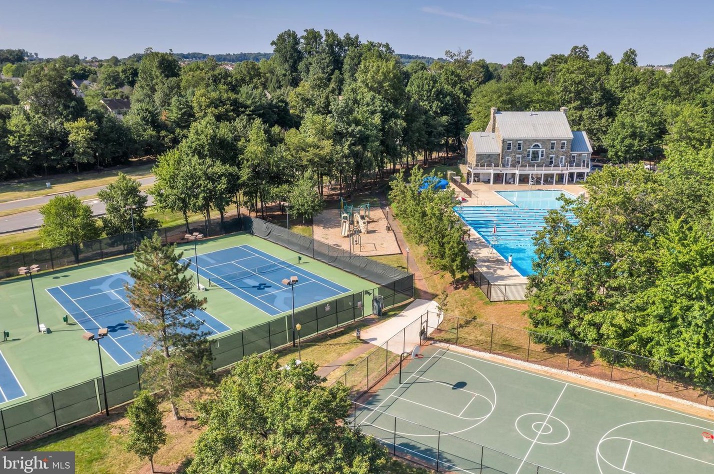 20366 Center Brook Sq, Dulles VA  20165-5183 exterior