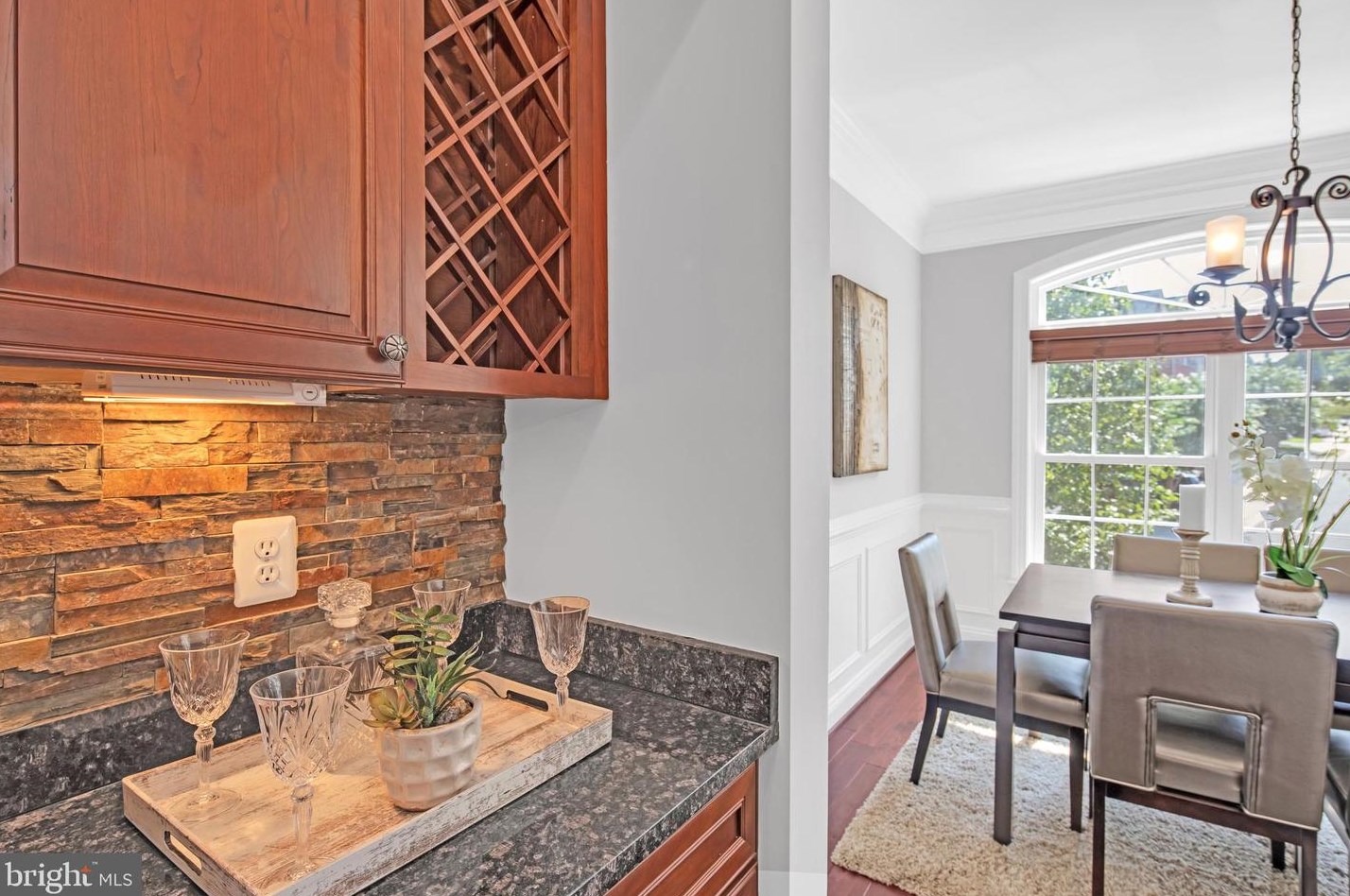 20366 Center Brook Sq, Dulles VA  20165-5183 exterior