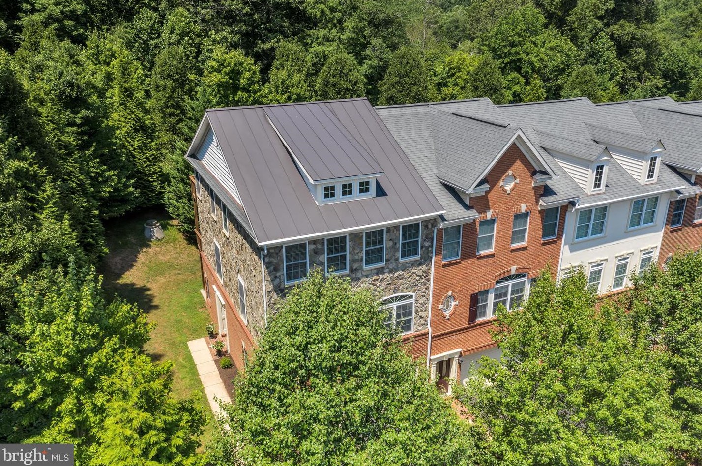 20366 Center Brook Sq, Dulles VA  20165-5183 exterior