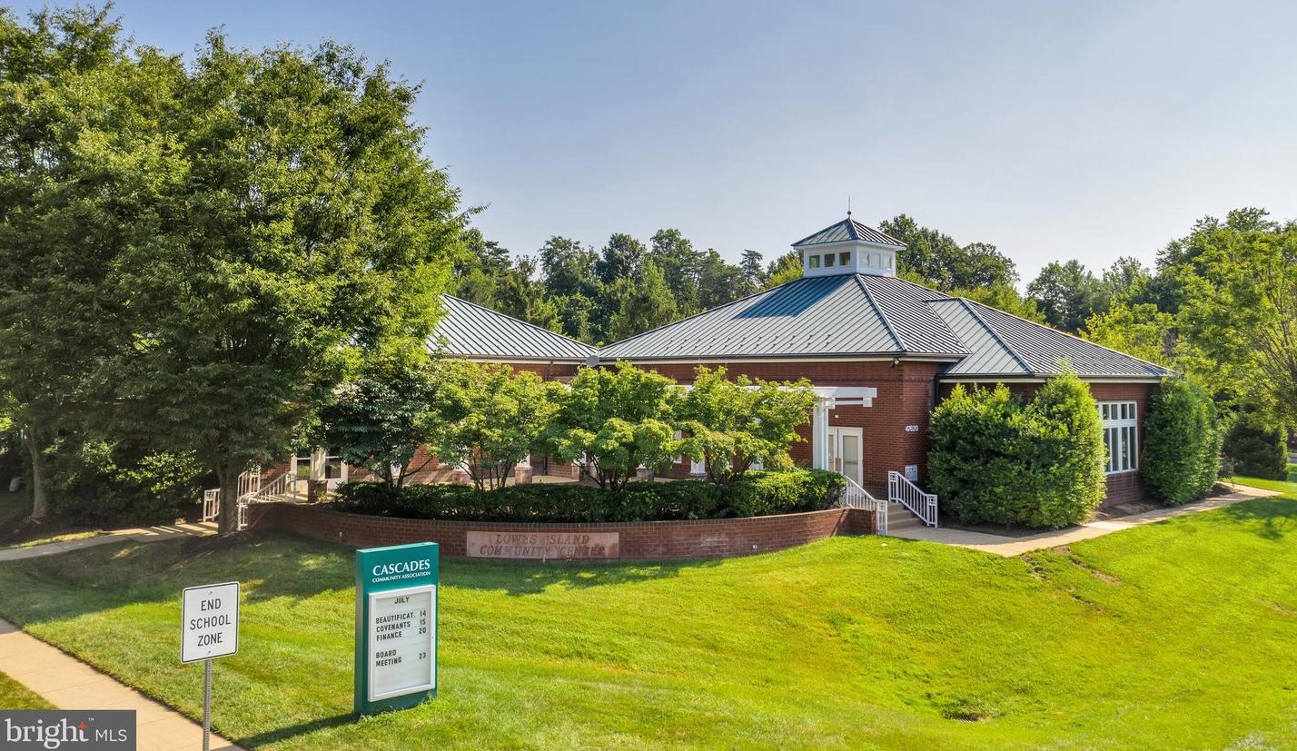 20366 Center Brook Sq, Dulles VA  20165-5183 exterior