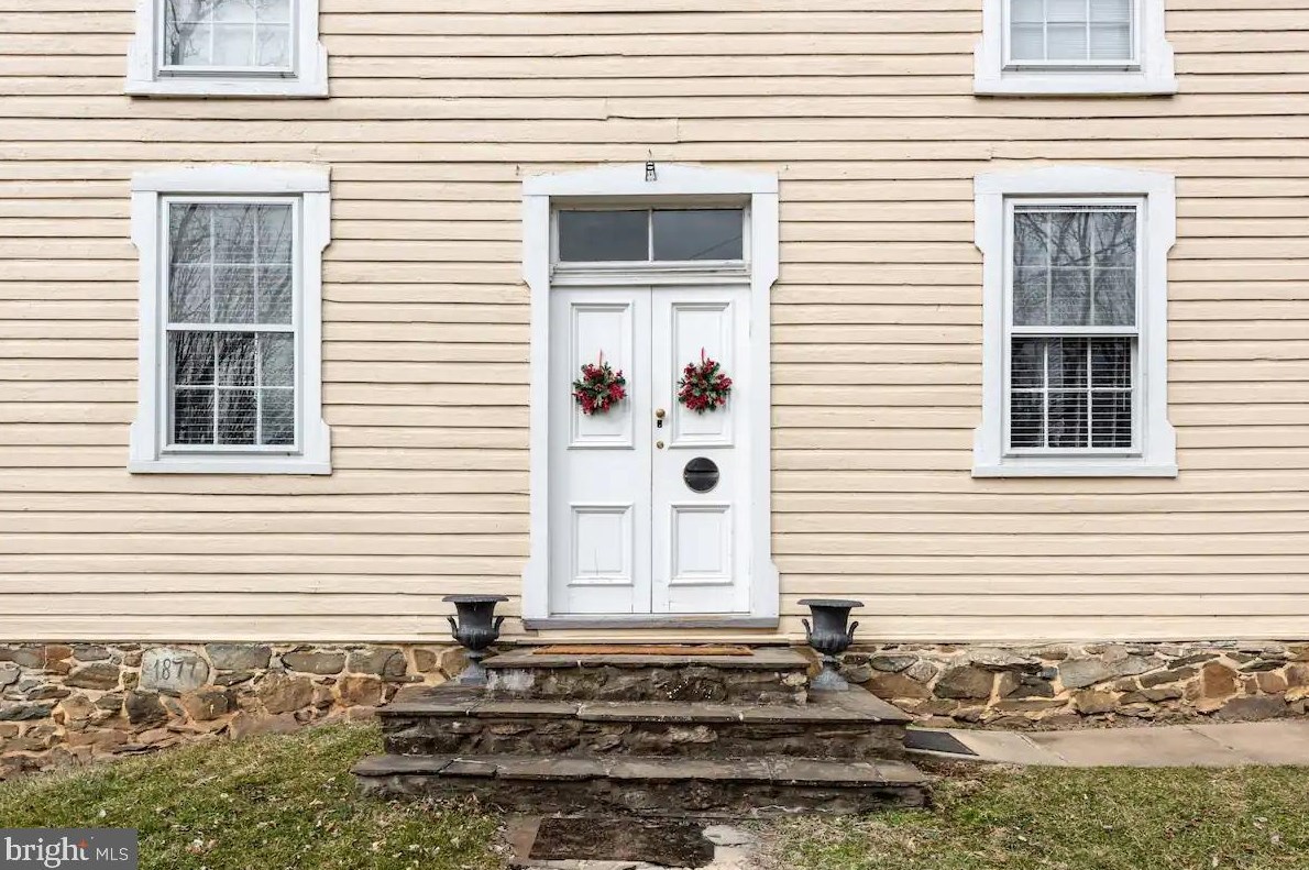 40221 Main St, Waterford, VA 20197-2007