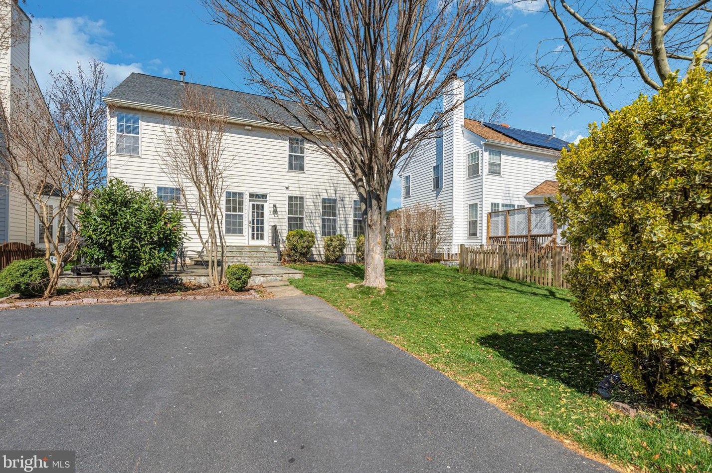 43078 Corcoran Ln, Fairfax, VA 20152