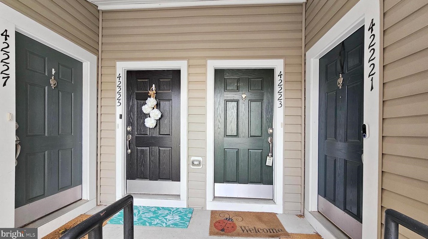 42223 Canary Grass Sq, Stone Ridge, VA 20105