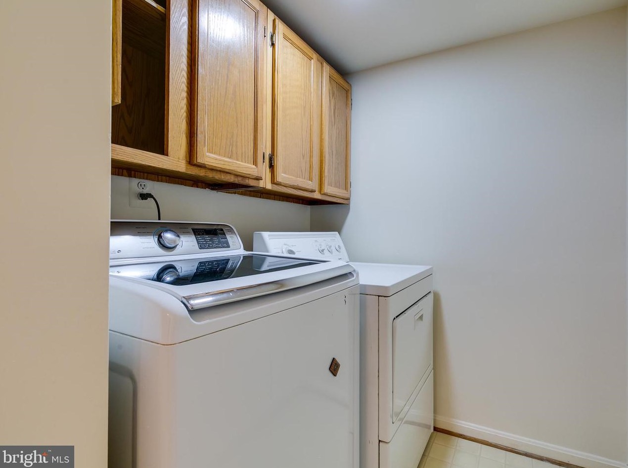 21066 Hawthorne Ct, Dulles VA  20164-2431 exterior