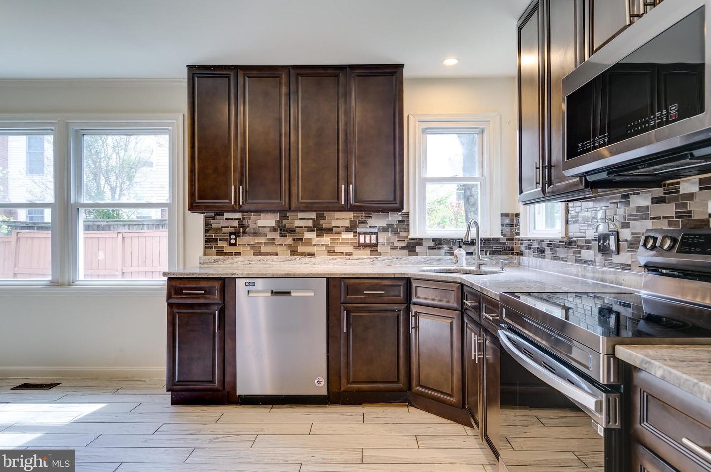 21066 Hawthorne Ct, Dulles VA  20164-2431 exterior