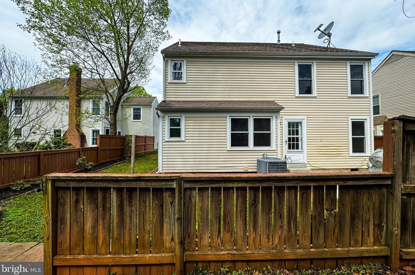 21066 Hawthorne Ct, Dulles VA  20164-2431 exterior