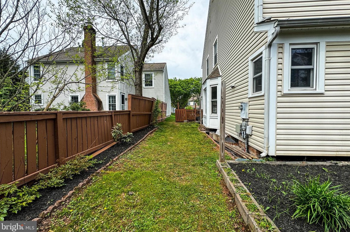21066 Hawthorne Ct, Dulles VA  20164-2431 exterior