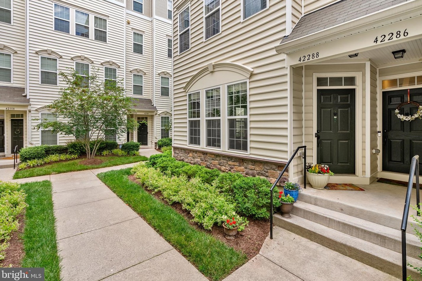42288 San Juan Ter, Stone Ridge, VA 20105-5513