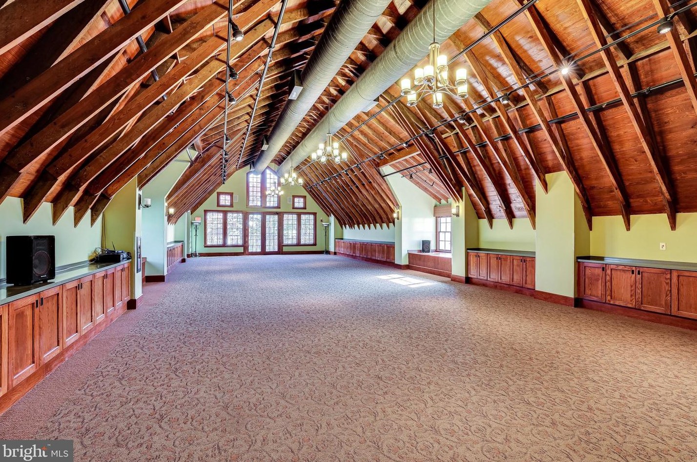 19060 Kipheart Dr, Leesburg VA  20176-8416 exterior