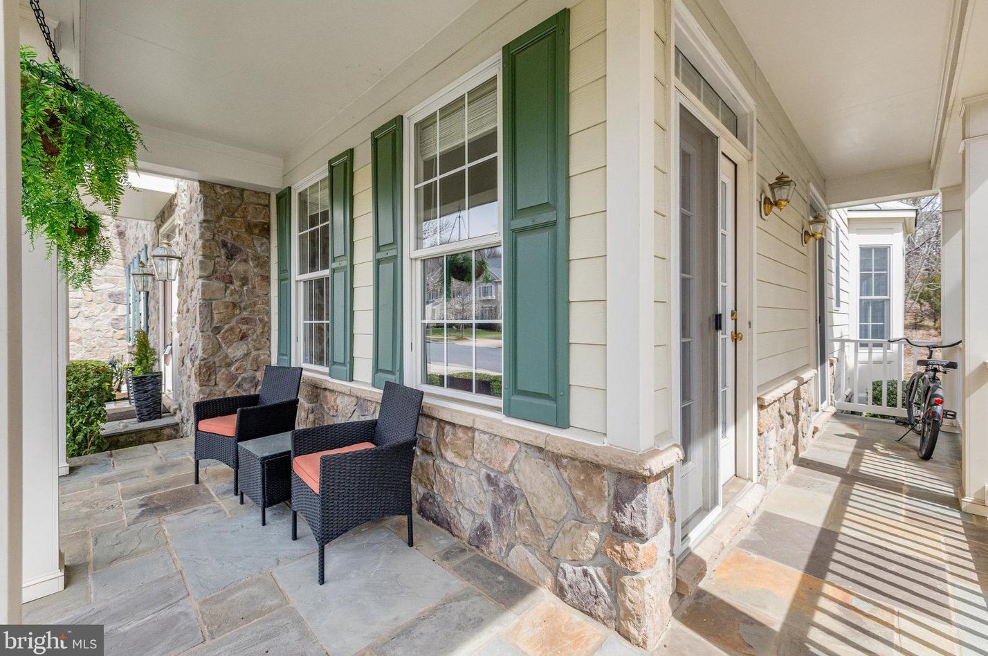 19060 Kipheart Dr, Leesburg VA  20176-8416 exterior