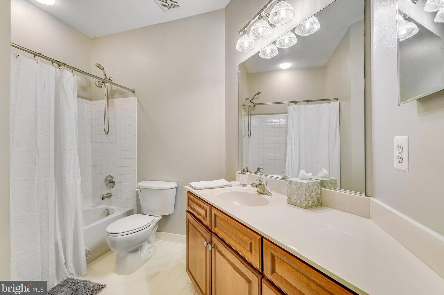 19060 Kipheart Dr, Leesburg VA  20176-8416 exterior