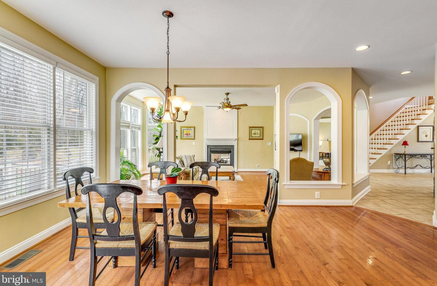 19060 Kipheart Dr, Leesburg VA  20176-8416 exterior