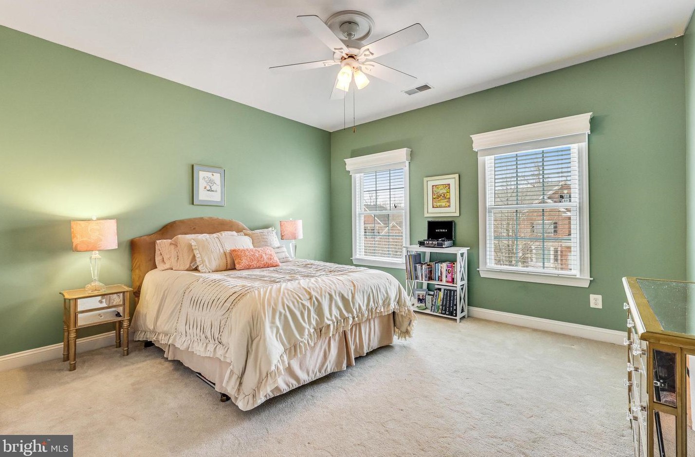 19060 Kipheart Dr, Leesburg VA  20176-8416 exterior