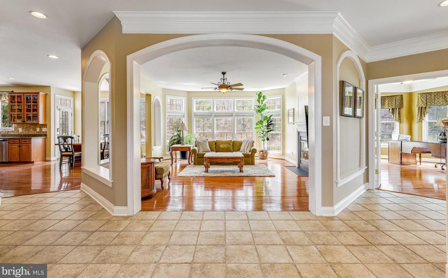 19060 Kipheart Dr, Leesburg VA  20176-8416 exterior