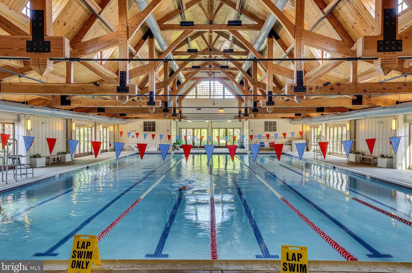 19060 Kipheart Dr, Leesburg VA  20176-8416 exterior