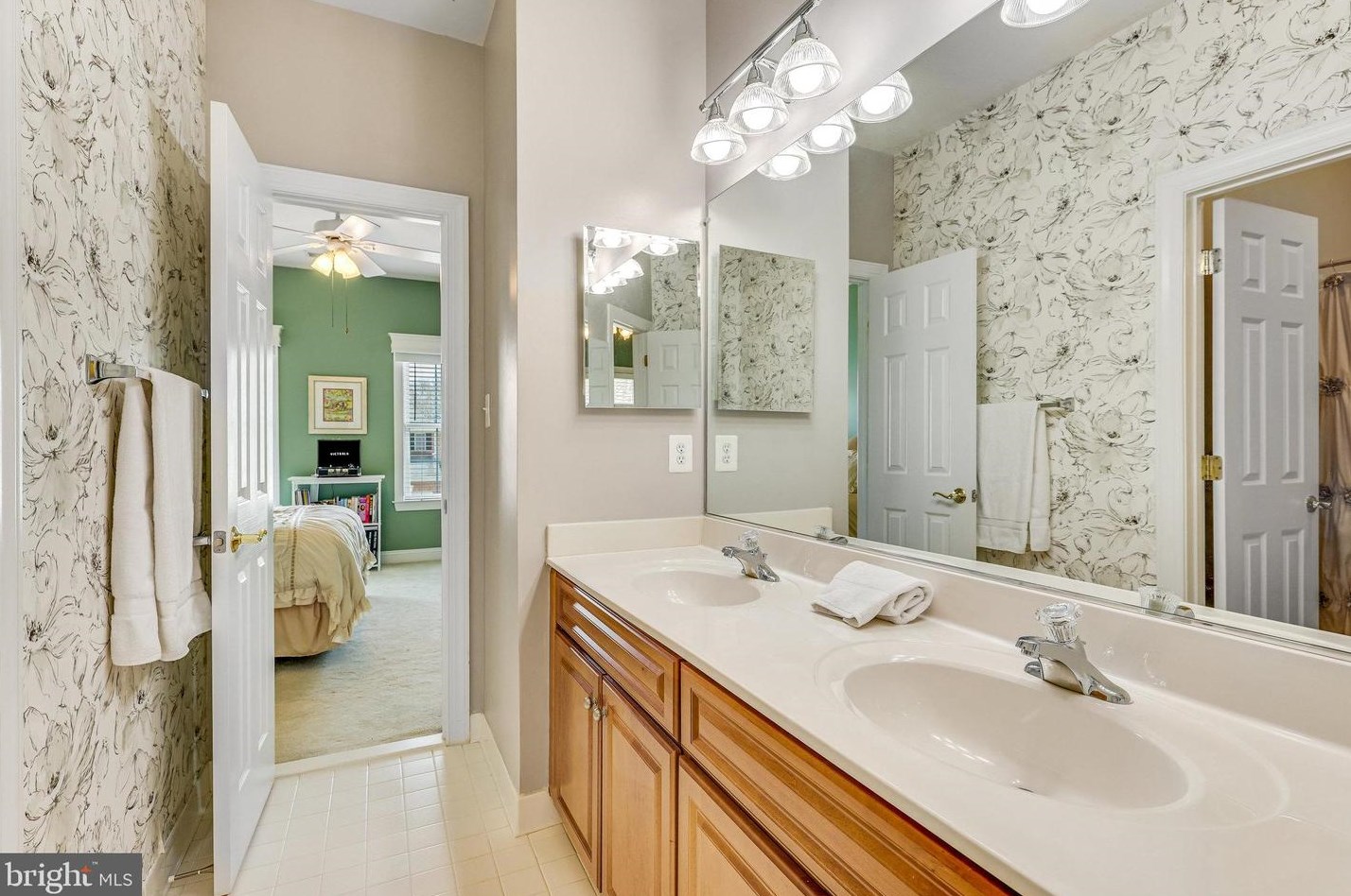 19060 Kipheart Dr, Leesburg VA  20176-8416 exterior