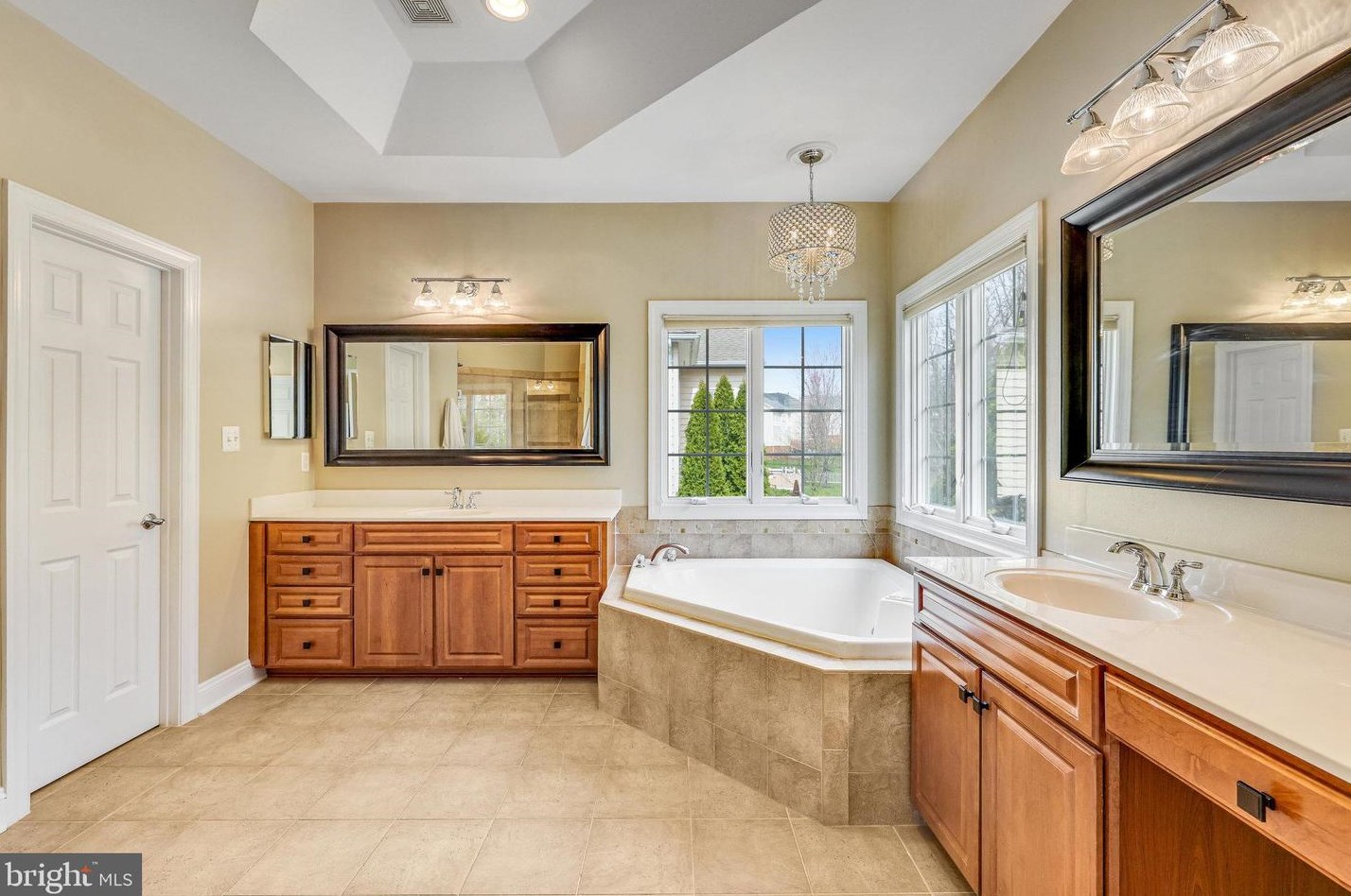 19060 Kipheart Dr, Leesburg VA  20176-8416 exterior