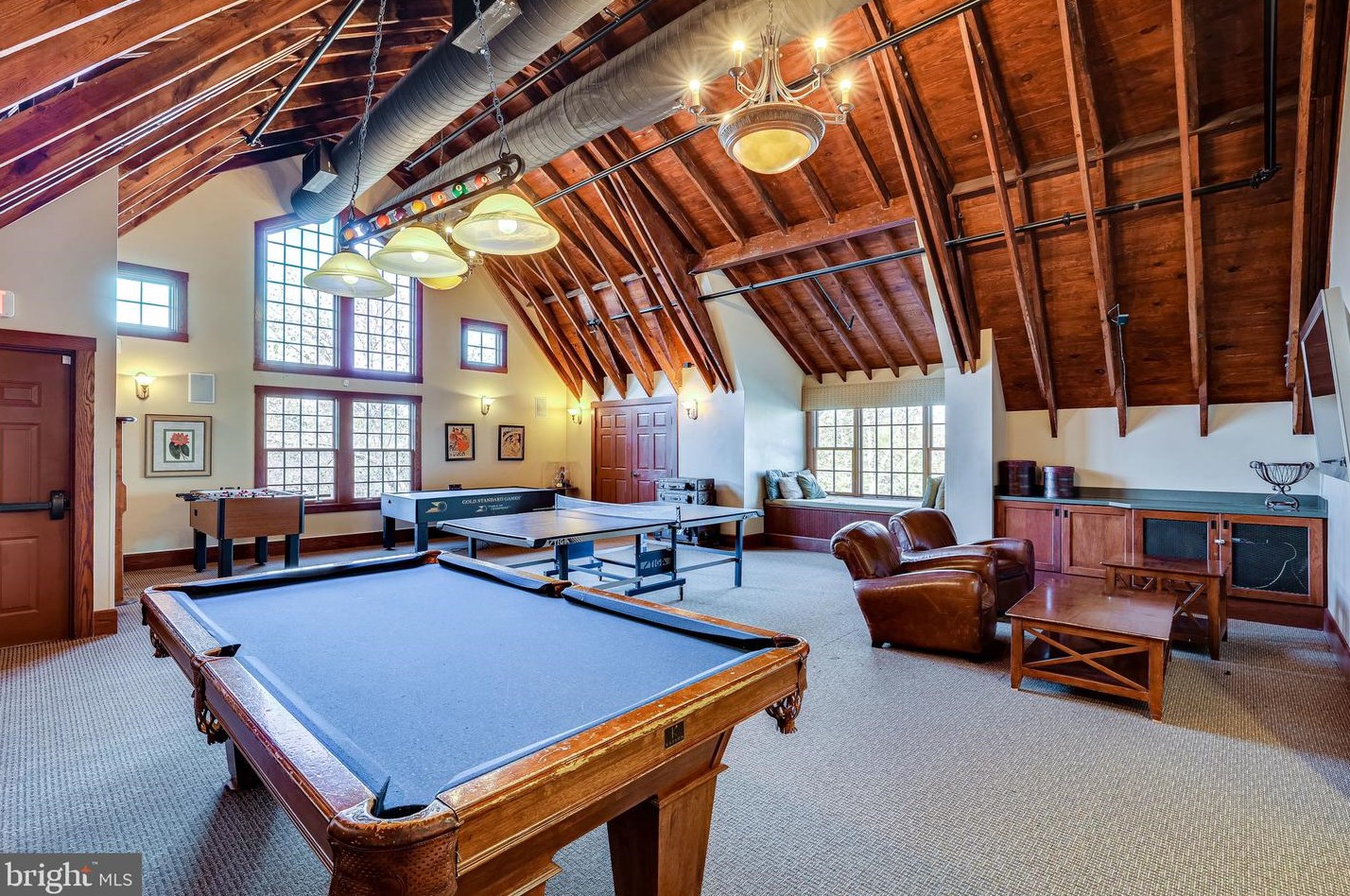 19060 Kipheart Dr, Leesburg VA  20176-8416 exterior