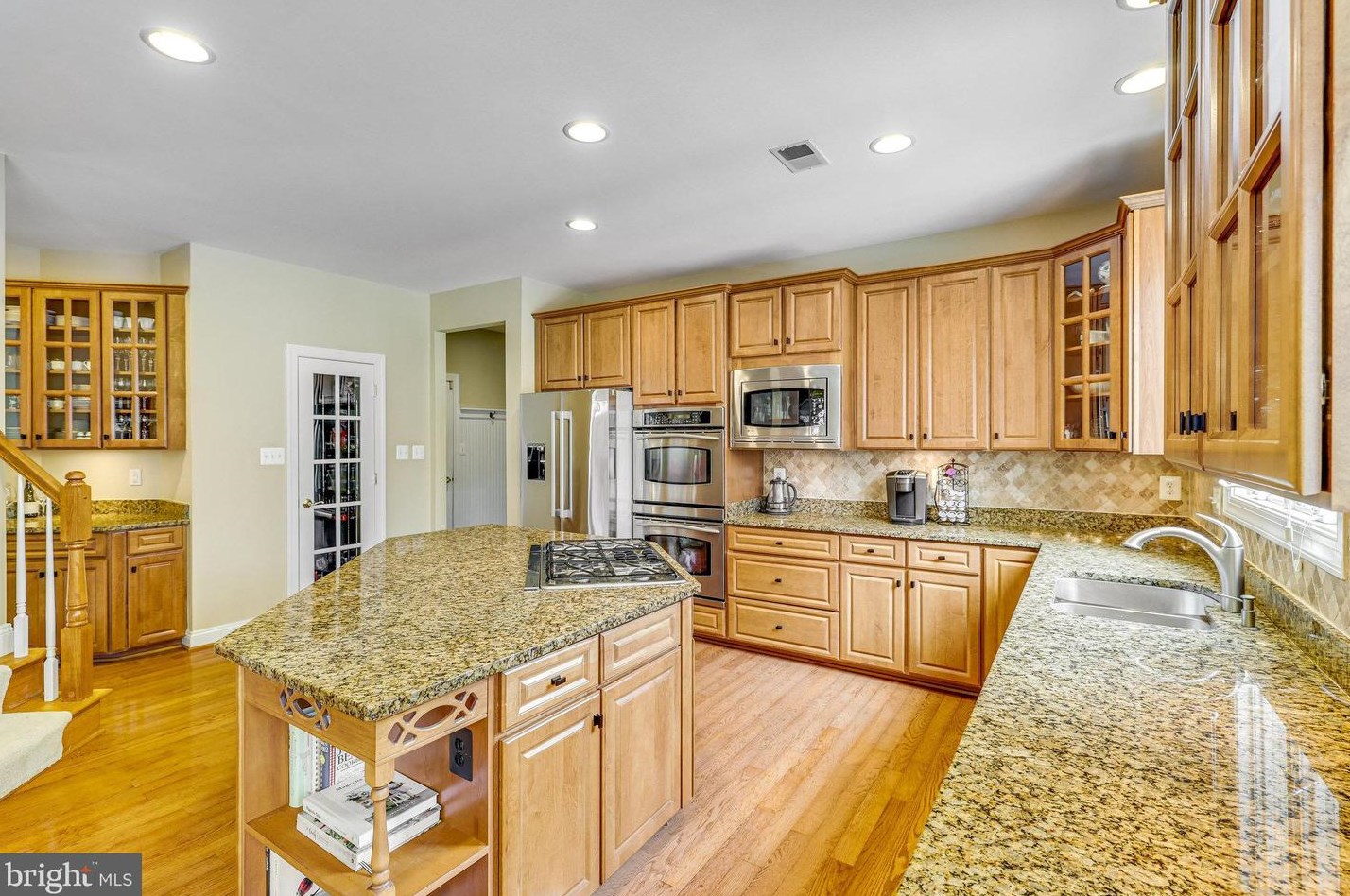 19060 Kipheart Dr, Leesburg VA  20176-8416 exterior