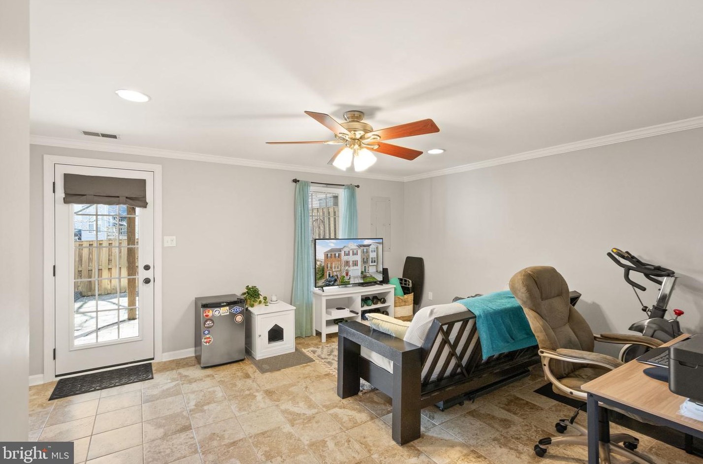 21979 Box Car Sq, Dulles VA  20166-3043 exterior