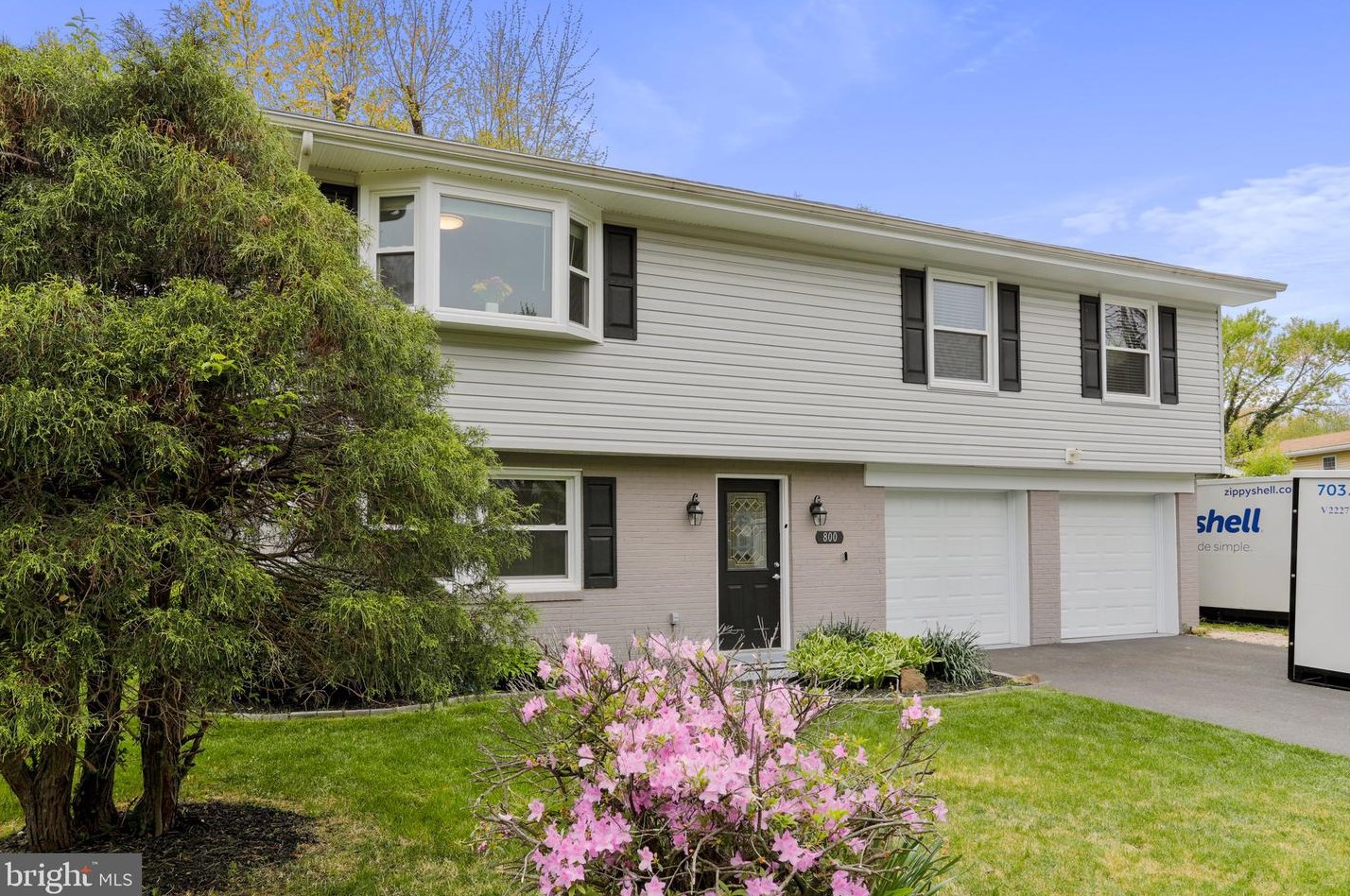 800 Dickenson Ct, Dulles, VA 20164-3414