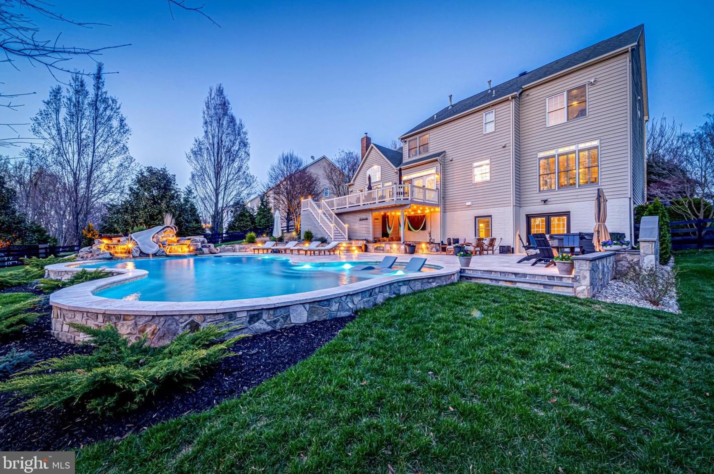 24156 Spring Meadow Cir, Stone Ridge VA  20105-3476 exterior