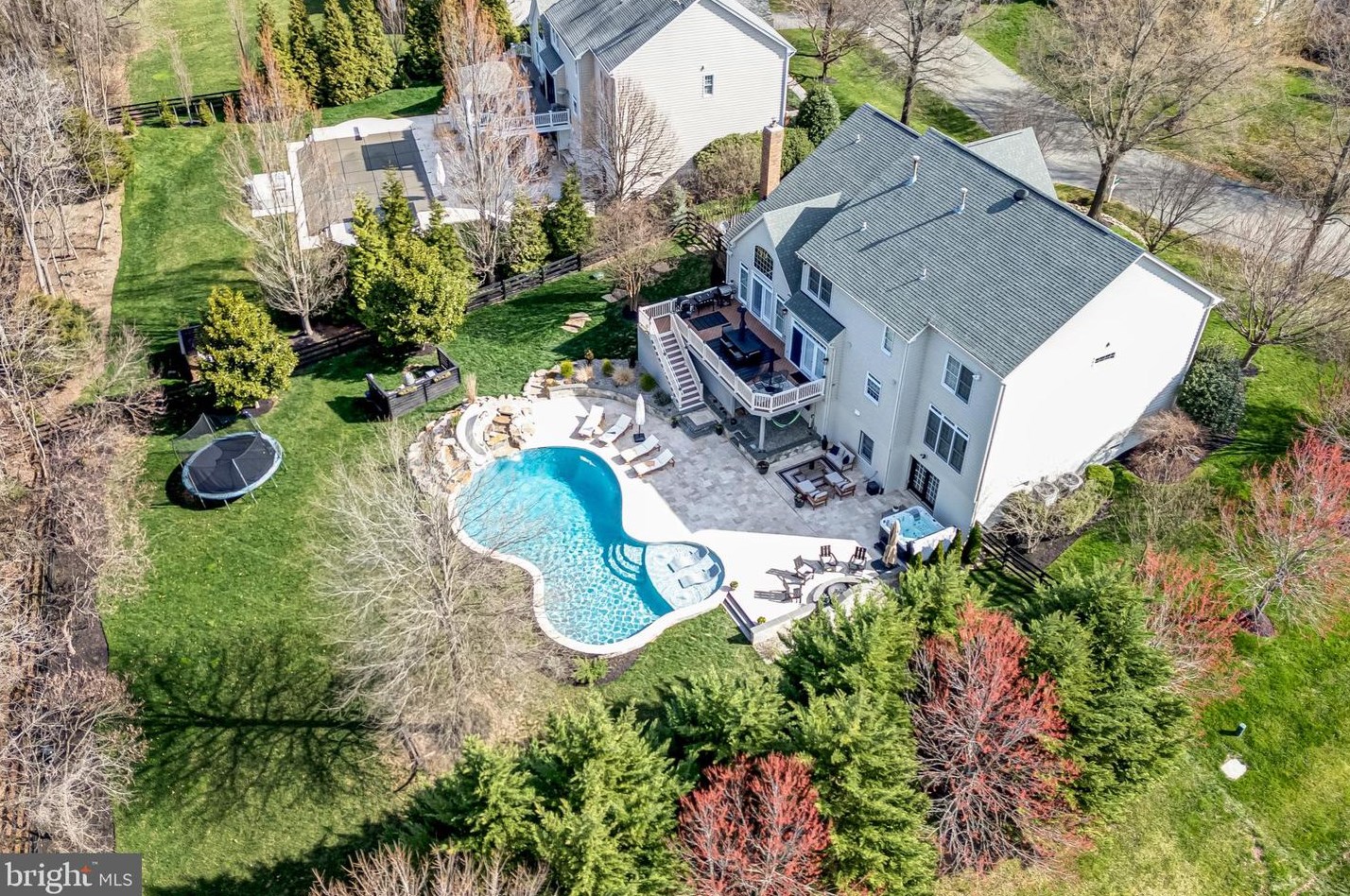 24156 Spring Meadow Cir, Stone Ridge VA  20105-3476 exterior