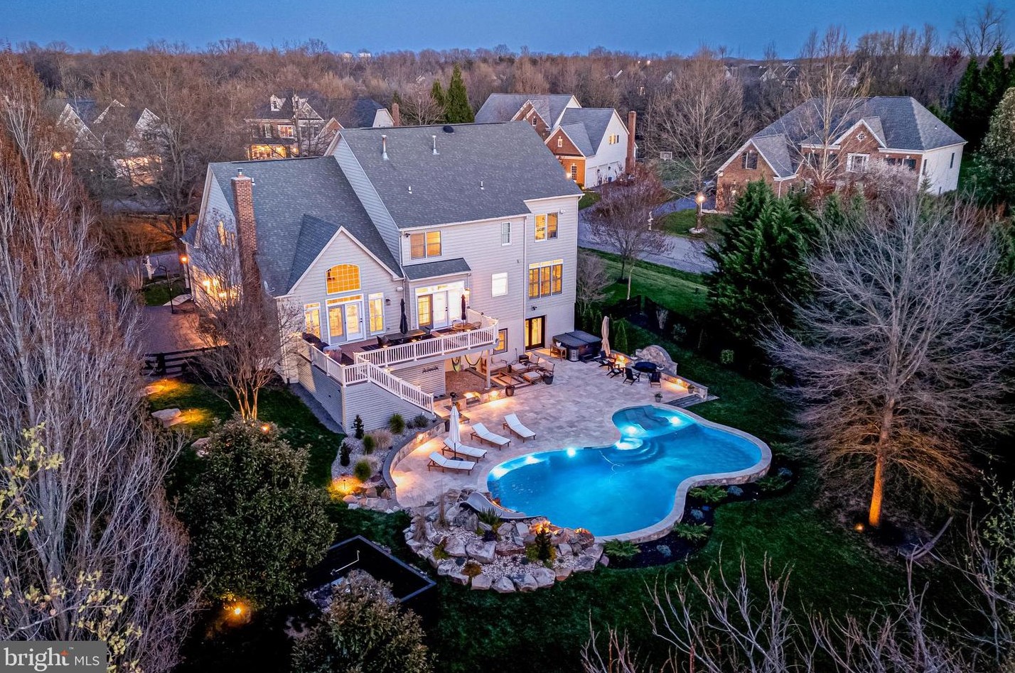 24156 Spring Meadow Cir, Stone Ridge VA  20105-3476 exterior