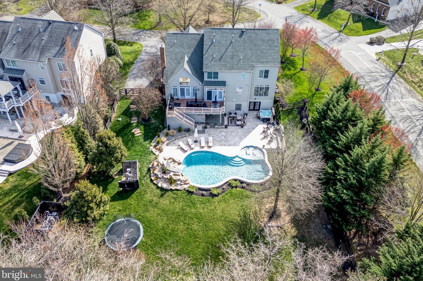 24156 Spring Meadow Cir, Stone Ridge VA  20105-3476 exterior