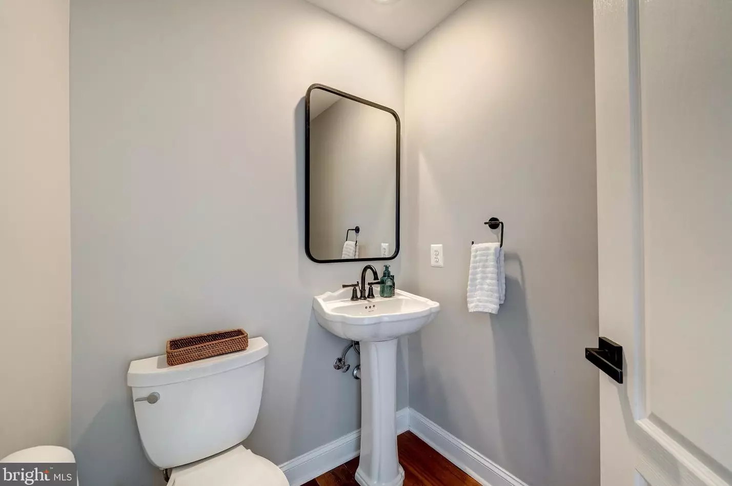 24156 Spring Meadow Cir, Stone Ridge VA  20105-3476 exterior