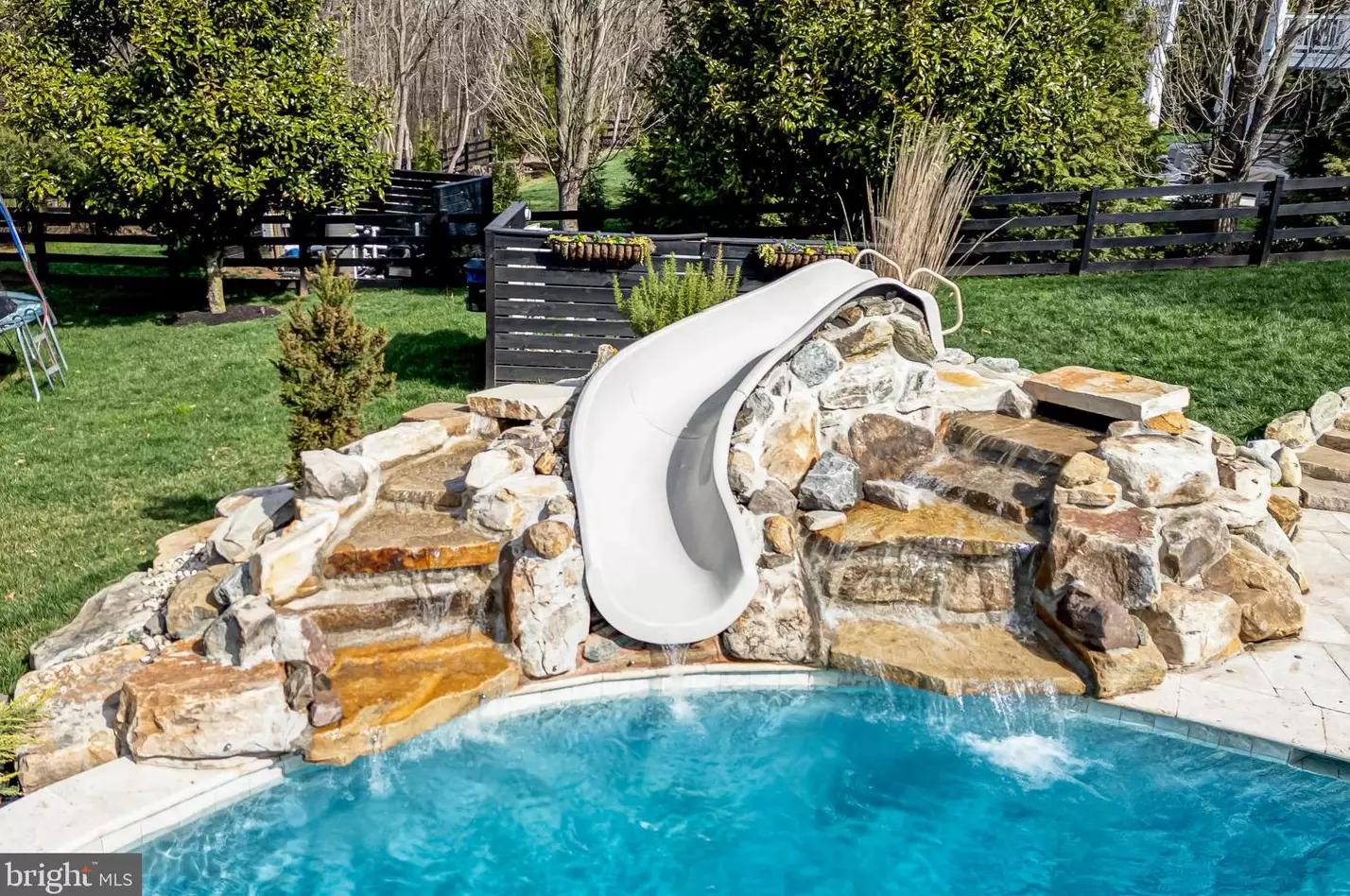 24156 Spring Meadow Cir, Stone Ridge VA  20105-3476 exterior